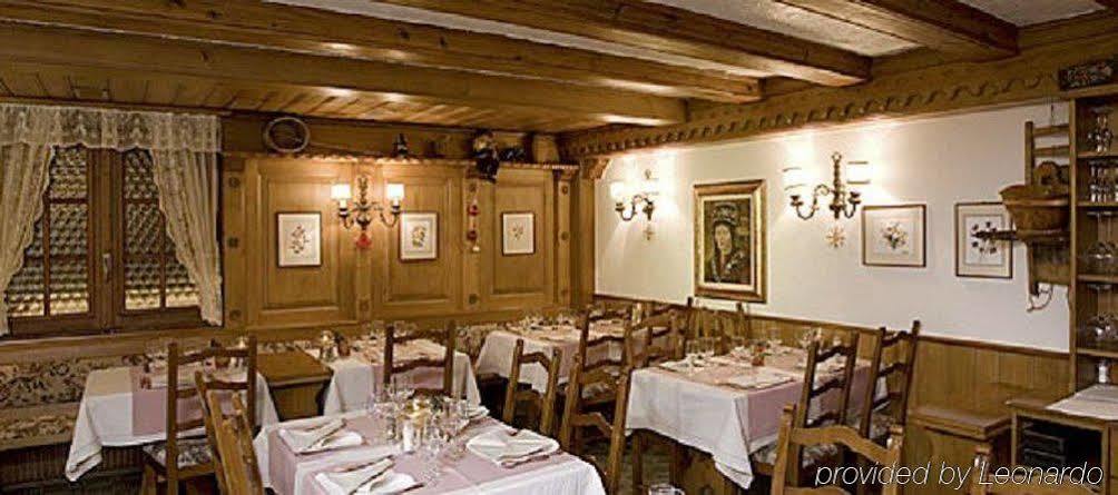 Petit Helvetia Budget Hotel Zermatt Restaurace fotografie